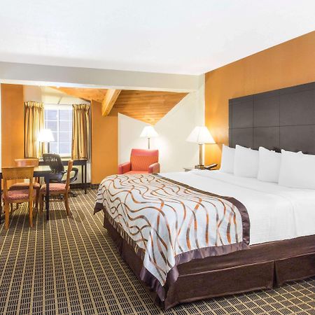 Baymont By Wyndham Muskegon Exterior foto