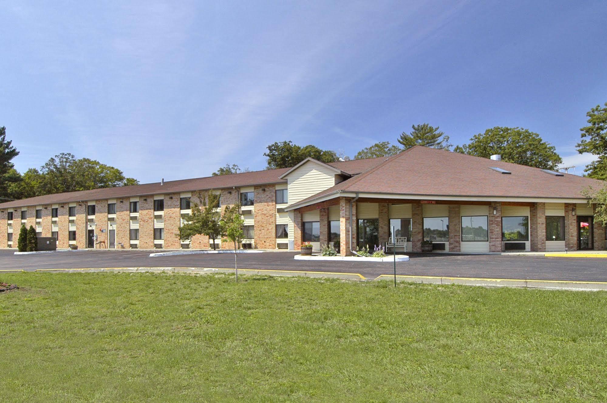 Baymont By Wyndham Muskegon Exterior foto