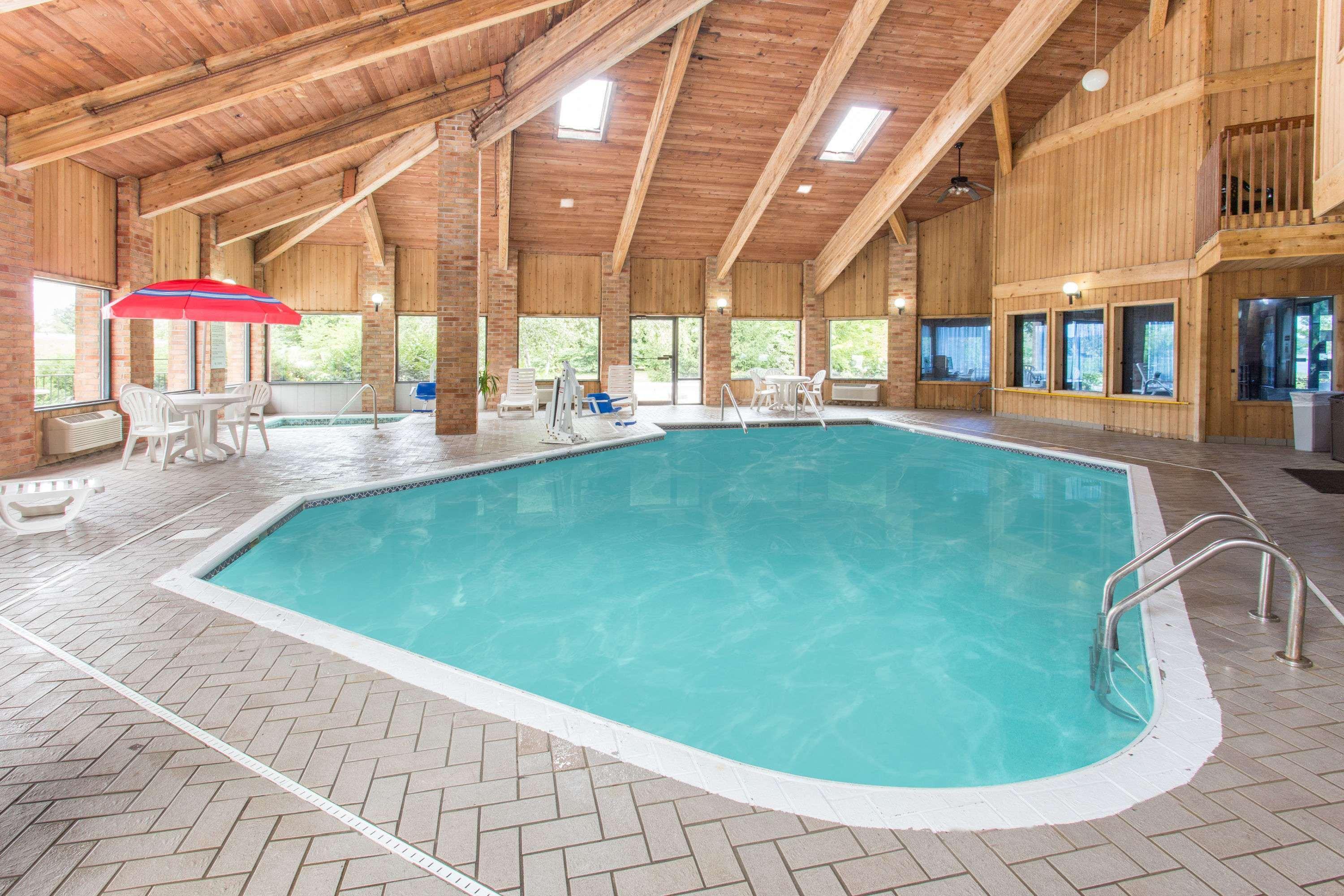 Baymont By Wyndham Muskegon Exterior foto