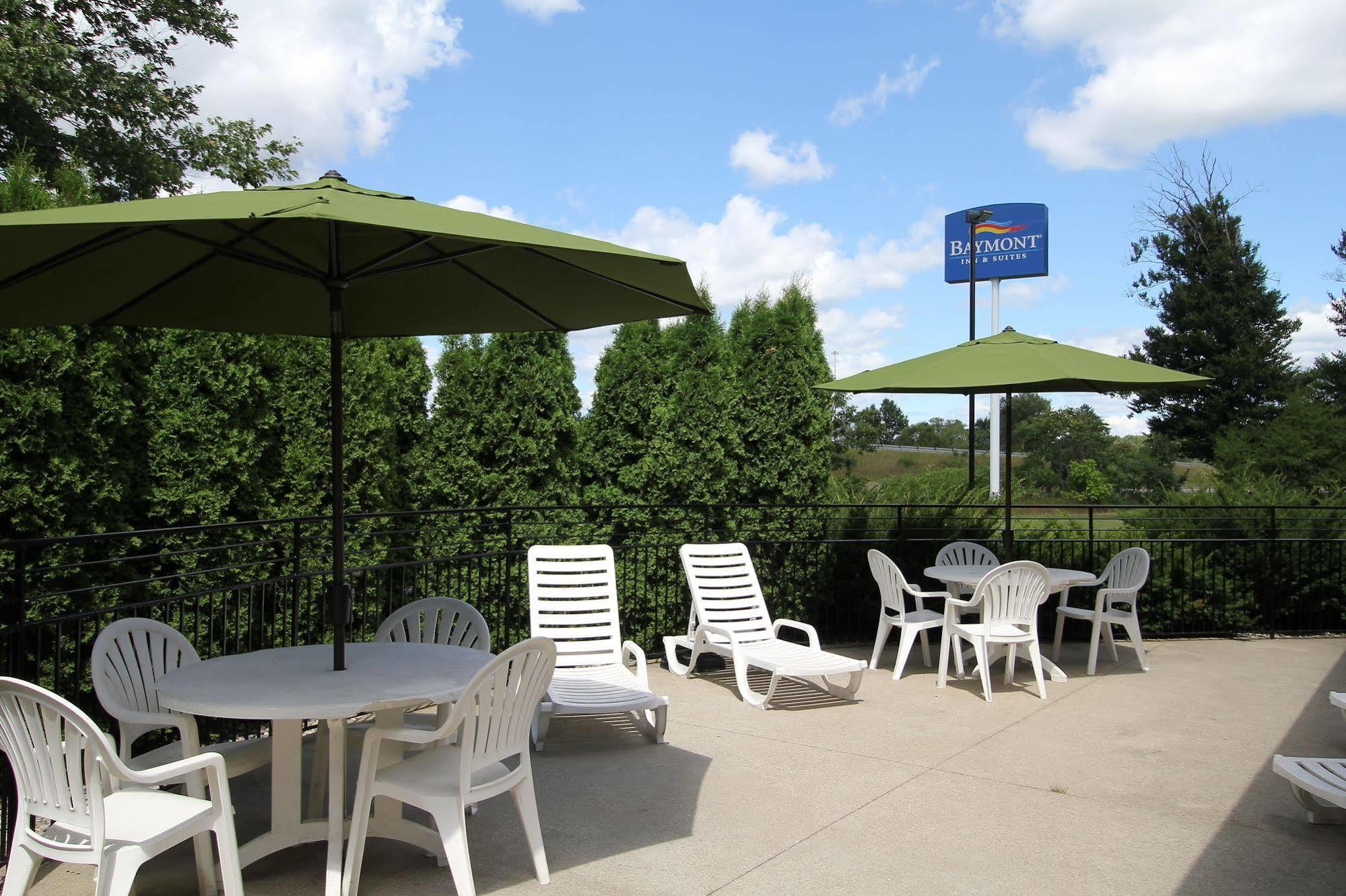 Baymont By Wyndham Muskegon Exterior foto