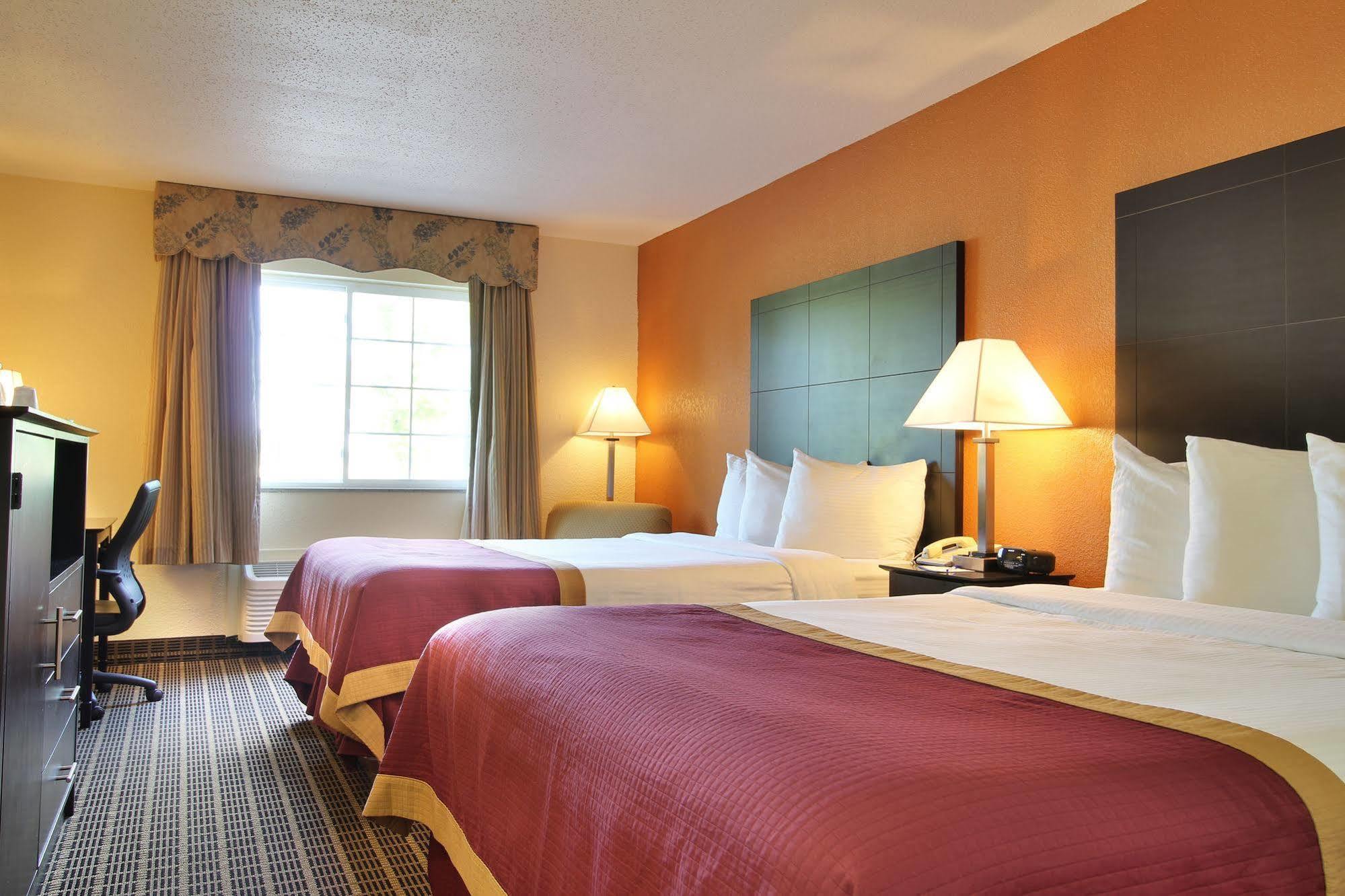 Baymont By Wyndham Muskegon Exterior foto