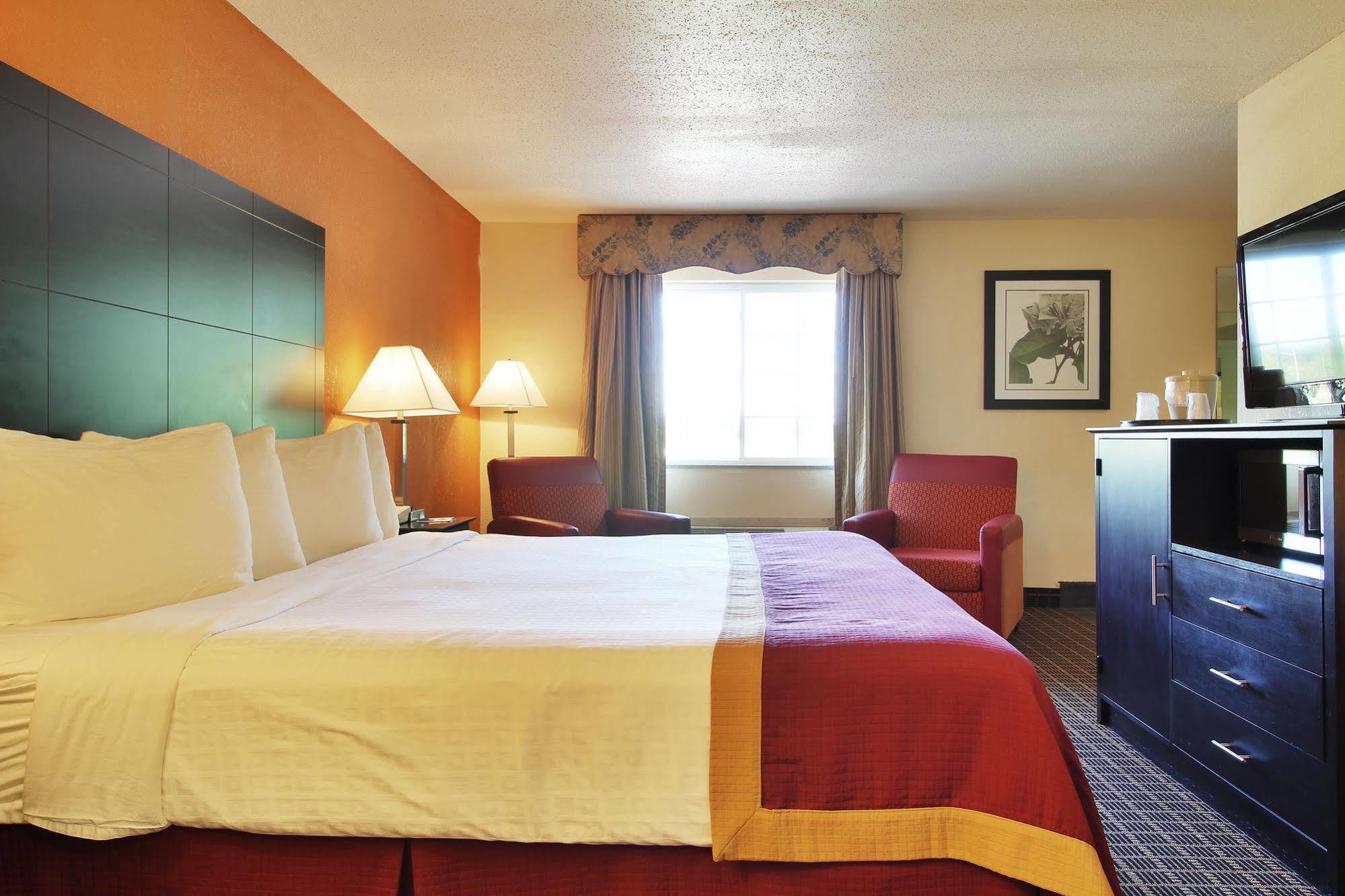 Baymont By Wyndham Muskegon Exterior foto