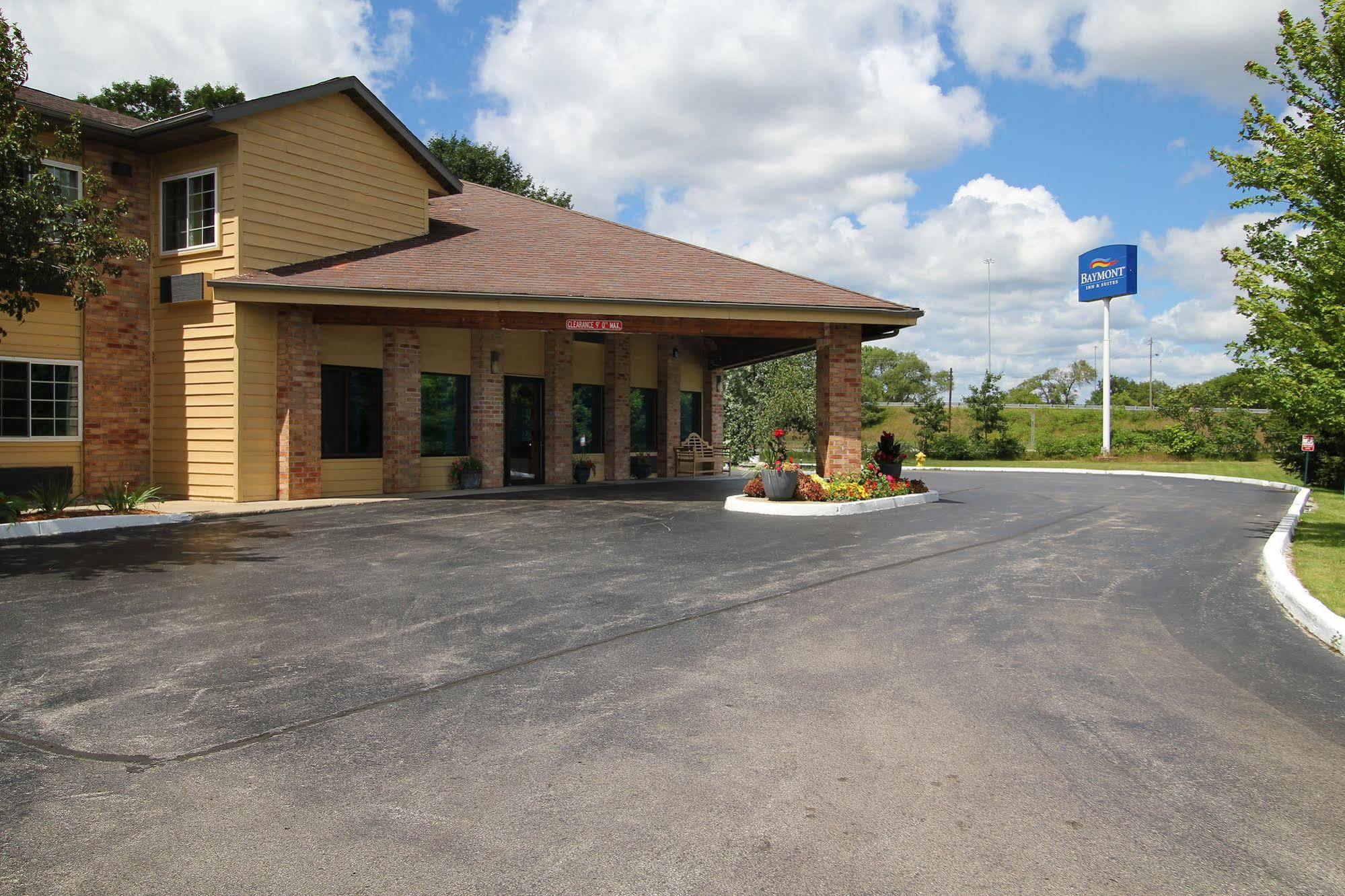 Baymont By Wyndham Muskegon Exterior foto